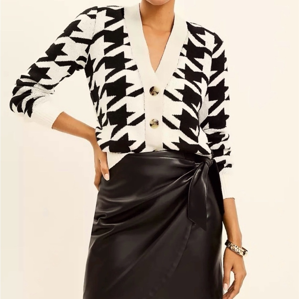 NWT Loft Houndstooth Cardigan with Buttons